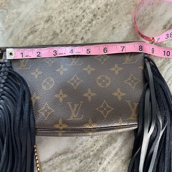 Louis Vuitton fringed pochette crossbody/clutch - Picture 8 of 9